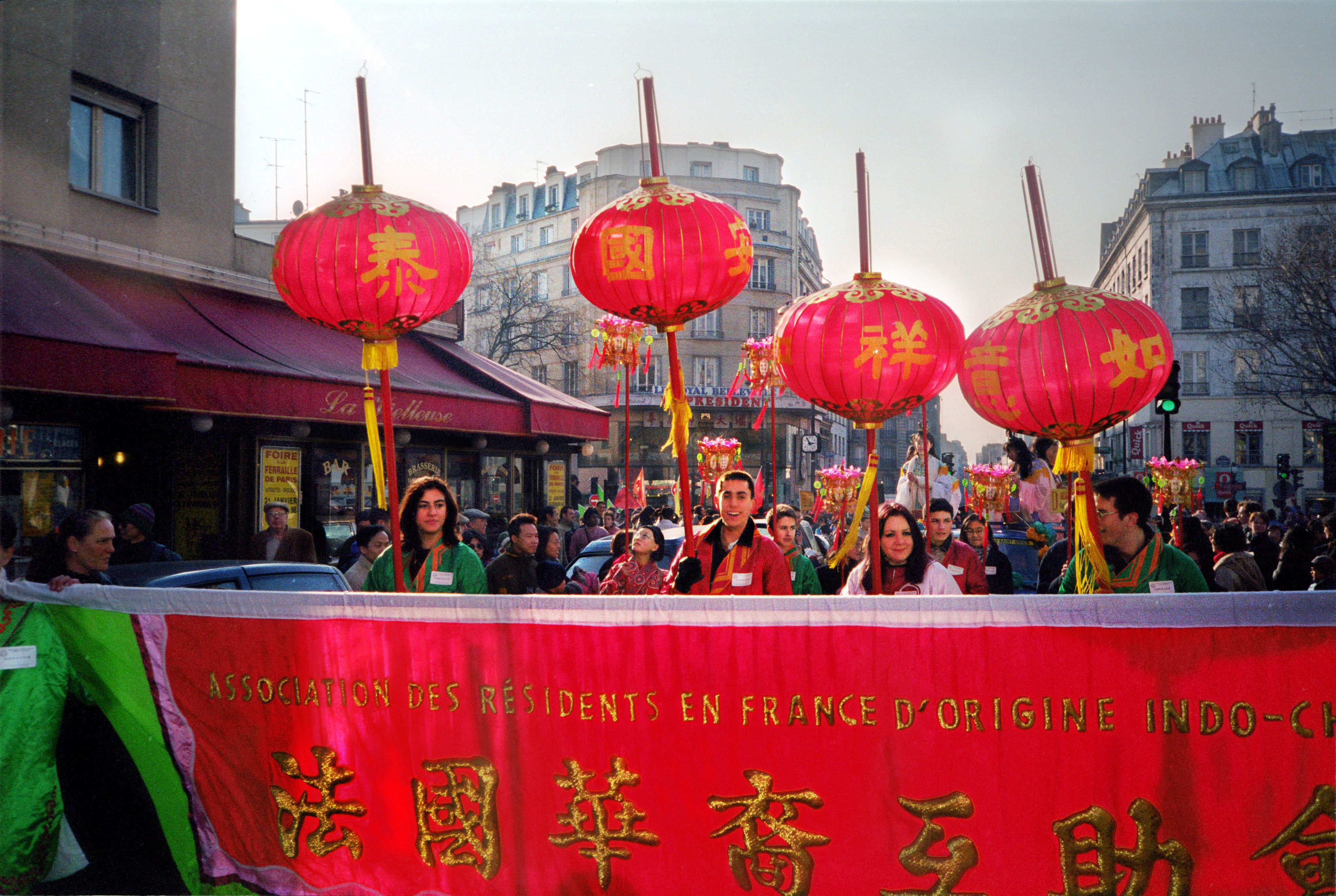 Les lanternes rouges du défilé du Nouvel An chinois à Paris