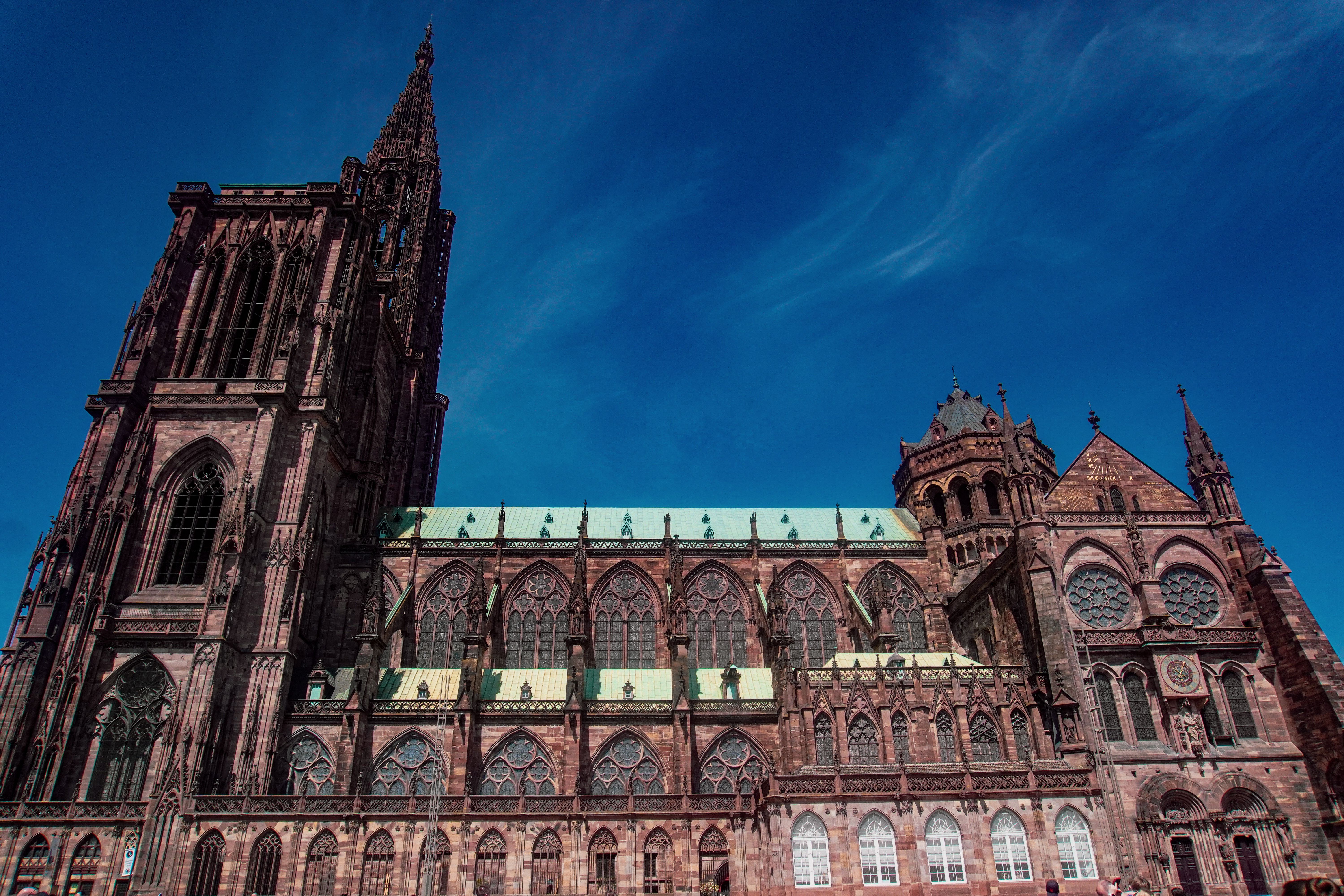 La cathédrale de Strasbourg sous un ciel bleu